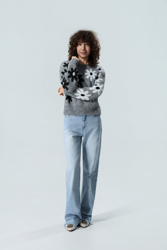 Women's Grey Daisy Pattern Knit Sweater – Soft Floral Crew Neck Pullove